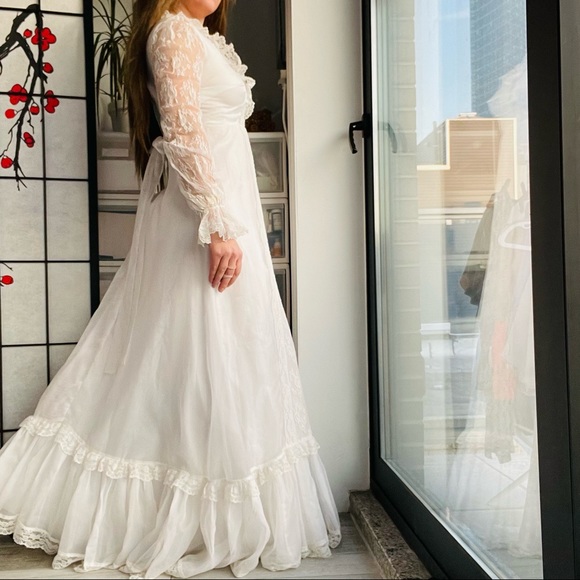 Vintage Organza Ruffle Lace Layered Ivory White Bishop Long Sleeve Wedding Dress - Picture 9 of 17